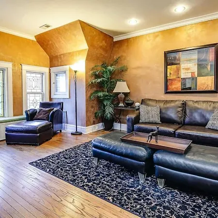 Historic And Unique Brownstone In Gold Coast - Downtown - 3-2